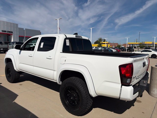 Used 2022 Toyota Tacoma SR AWD/4WD image 5