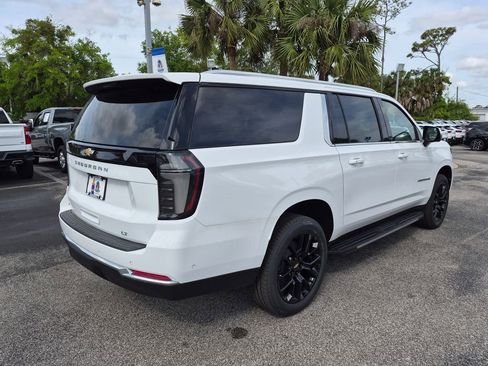 New 2026 Chevrolet Suburban LT w/ Comfort Package AWD/4WD image 7