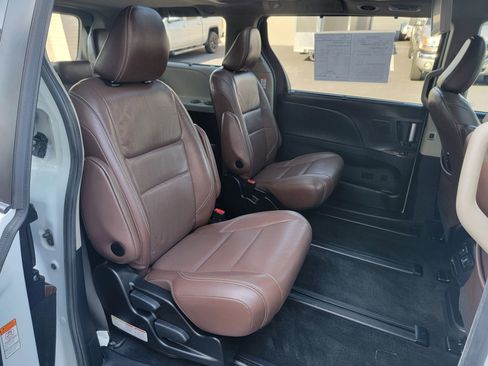 Used 2017 Toyota Sienna Limited Premium AWD/4WD image 18