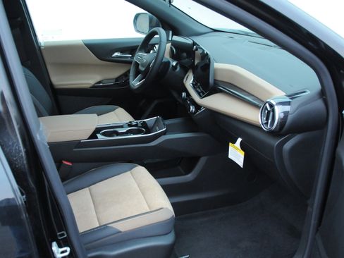 New 2025 Chevrolet Equinox ACTIV image 10