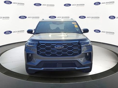 Certified 2025 Ford Explorer Platinum AWD/4WD image 8