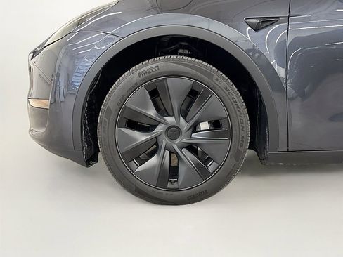 Used 2024 Tesla Model Y 2WD image 24