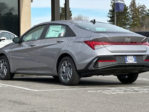 New 2026 Hyundai Elantra Hybrid FWD image 6