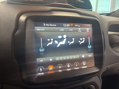 Used 2022 Jeep Renegade Latitude image 18