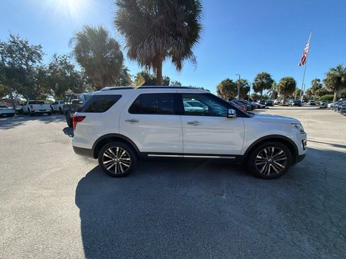 Used 2017 Ford Explorer Platinum AWD/4WD image 4