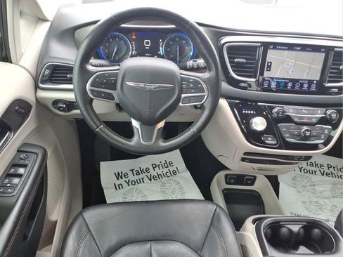 Used 2020 Chrysler Pacifica Touring-L Plus FWD image 6