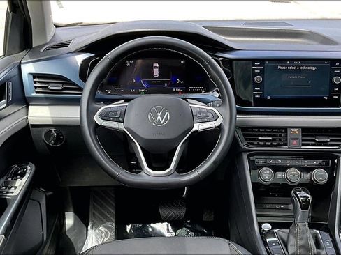 Used 2024 Volkswagen Taos SE image 5