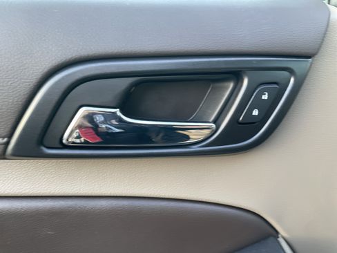 Used 2020 Chevrolet Suburban LT image 44