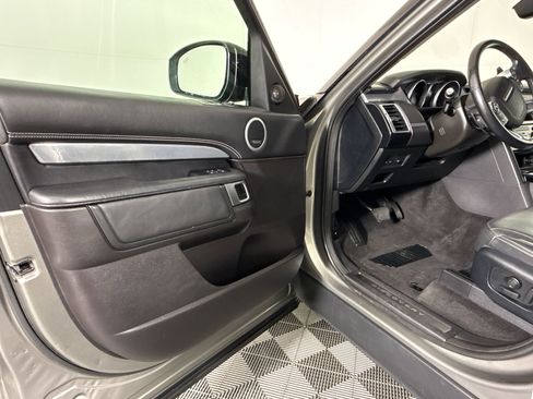 Used 2017 Land Rover Discovery First Edition AWD/4WD image 5