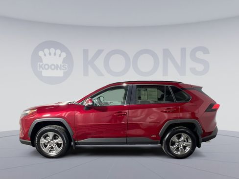 Used 2024 Toyota RAV4 XLE w/ Convenience Package image 2