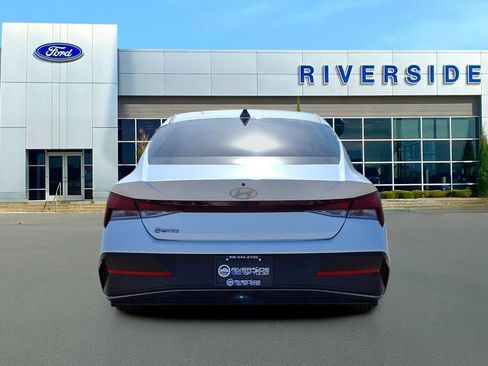 Used 2024 Hyundai Elantra SEL image 5