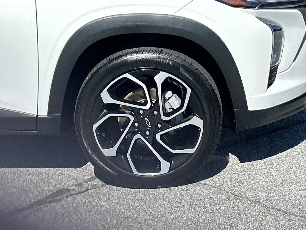 Used 2025 Chevrolet Trax RS w/ Driver Confidence Package FWD image 10