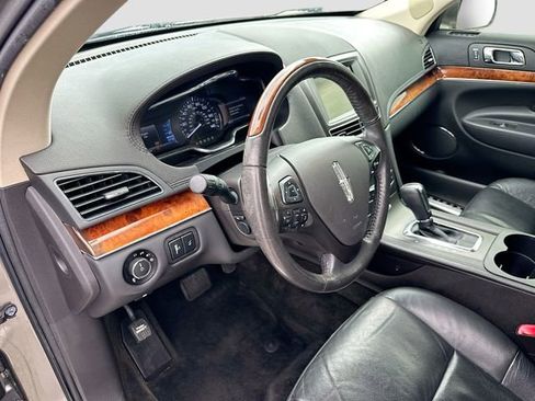 Used 2015 Lincoln MKT FWD image 9