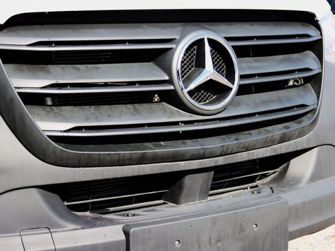 Used 2022 Mercedes-Benz Sprinter 3500 image 8