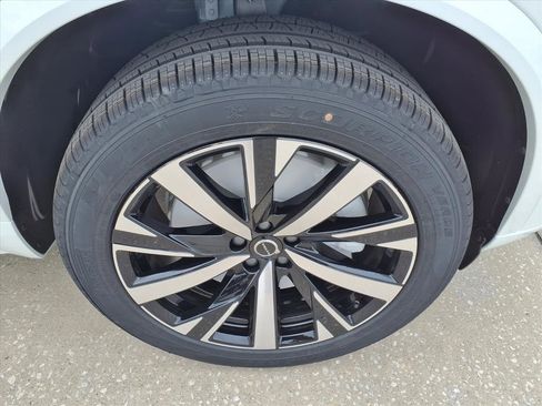 New 2026 Volvo XC90 B5 Core image 9