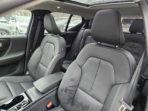 Certified 2024 Volvo XC40 B5 Plus w/ Protection Package Premier image 22