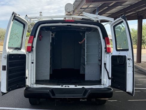 Used 2018 Chevrolet Express 2500 w/ Driver Convenience Package RWD image 5