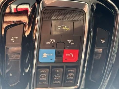 Used 2023 Jeep Grand Cherokee Overland w/ Luxury Tech Group IV AWD/4WD image 17
