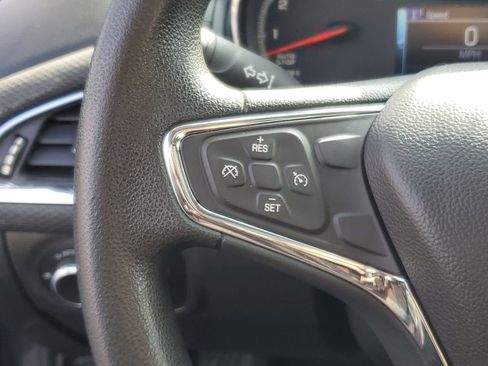 Used 2017 Chevrolet Cruze LT image 17