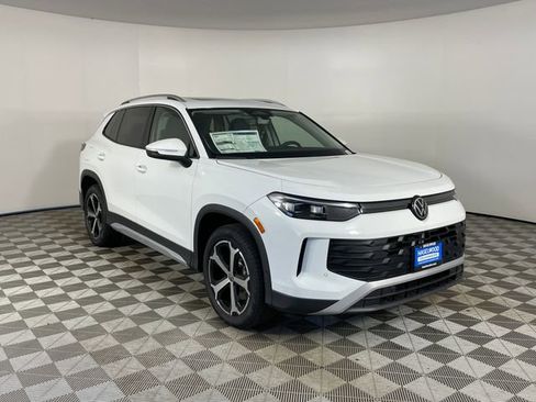 New 2025 Volkswagen Tiguan SE AWD/4WD image 7