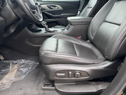 Certified 2023 Chevrolet Traverse LT w/ Rear Camera Mirror Package AWD/4WD image 5