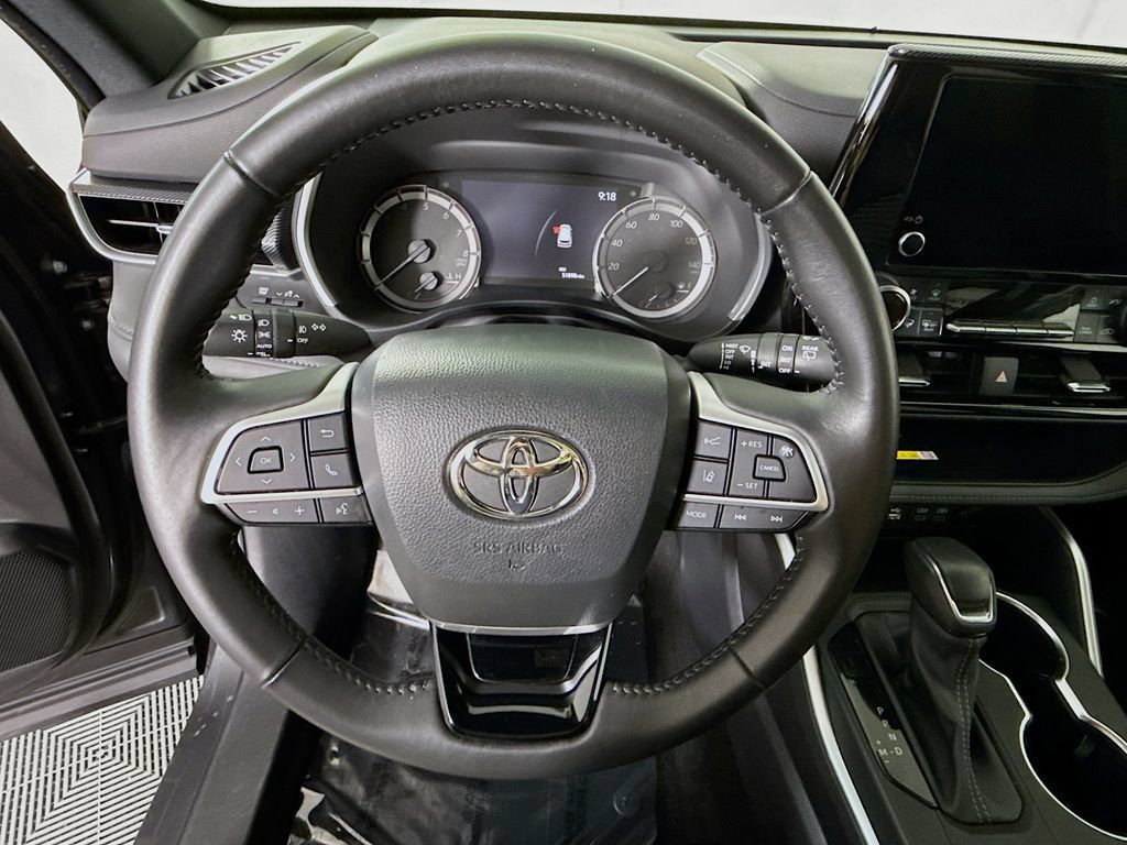 Used 2023 Toyota Highlander XSE AWD/4WD image 21