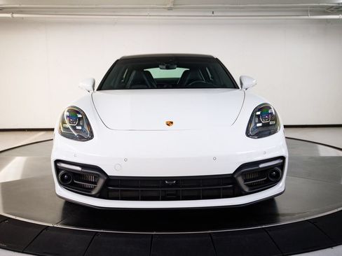 Certified 2023 Porsche Panamera image 10
