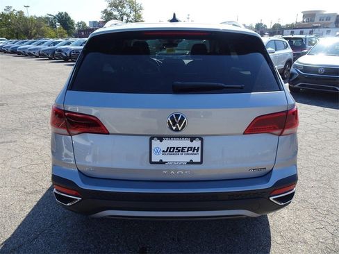 Certified 2024 Volkswagen Taos SE image 5