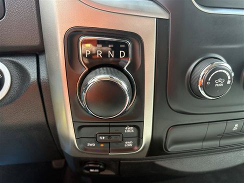 Used 2018 RAM 1500 Classic SLT AWD/4WD image 13