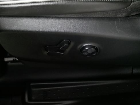 Used 2024 Chrysler Pacifica Premium image 20