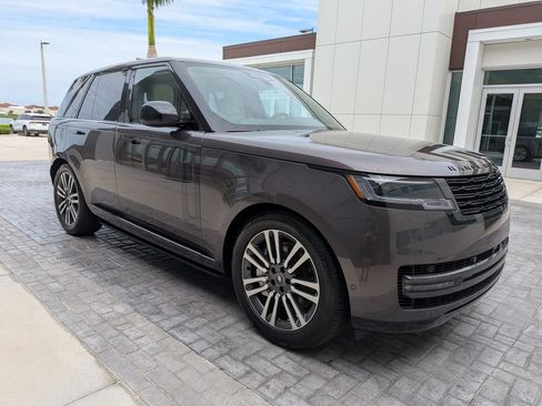 Certified 2025 Land Rover Range Rover SE AWD/4WD image 4