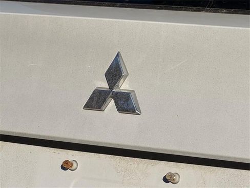 Used 2024 Mitsubishi Outlander SE image 11