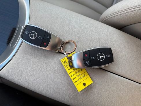 Used 2022 Mercedes-Benz GLC 300 GLC 300 image 29