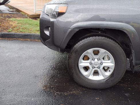 Used 2023 Toyota 4Runner SR5 Premium w/ Moonroof Package AWD/4WD image 25