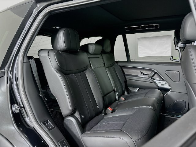 New 2026 Land Rover Range Rover Long Wheelbase SE AWD/4WD image 26