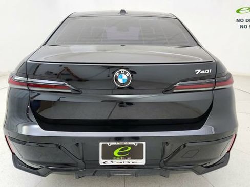 Used 2023 BMW 740i w/ Parking Assistance Package RWD image 5