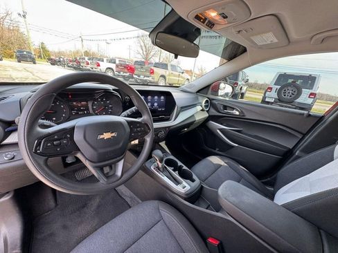 Used 2024 Chevrolet Trax LS w/ LS Convenience Package FWD image 18