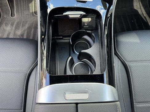 Used 2025 Mercedes-Benz GLC 300 4MATIC image 16