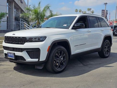 New 2026 Jeep Grand Cherokee Laredo image 3