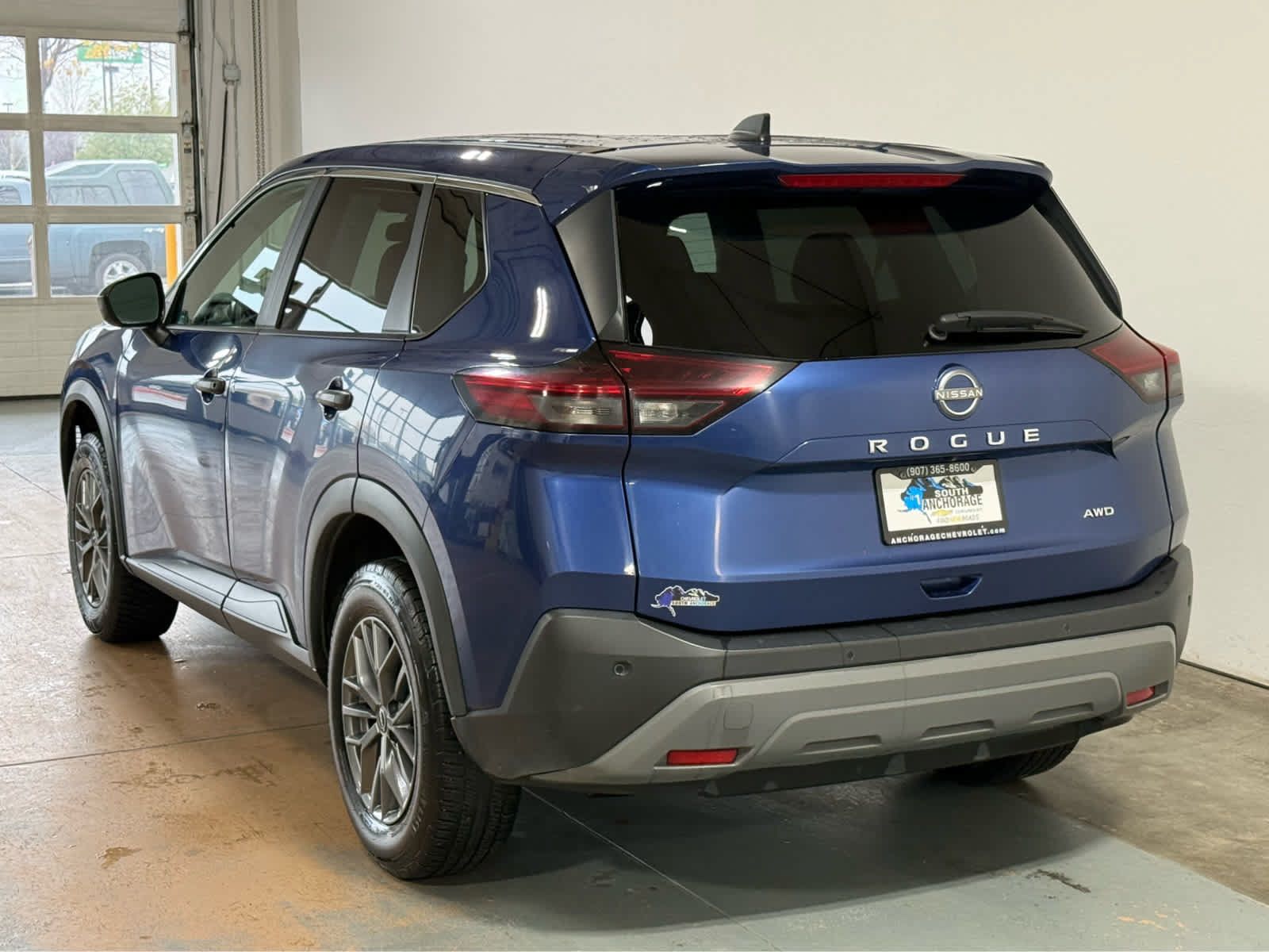 Used 2023 Nissan Rogue S AWD/4WD image 3