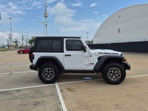 Used 2024 Jeep Wrangler Rubicon AWD/4WD image 2
