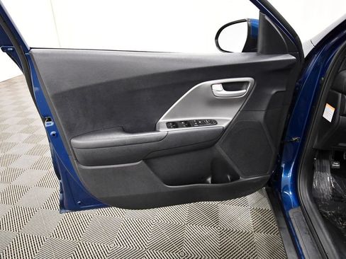 Used 2019 Kia Niro LX FWD image 13