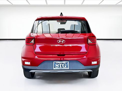 Used 2021 Hyundai Venue SE FWD image 5
