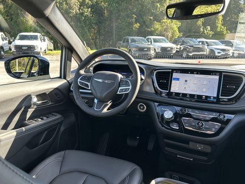 New 2026 Chrysler Pacifica Select image 33