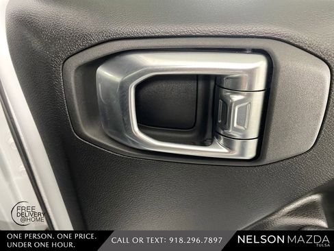 Used 2025 Jeep Gladiator Rubicon AWD/4WD image 35