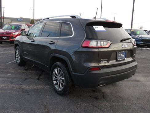 Used 2019 Jeep Cherokee Latitude Plus w/ Comfort/Convenience Group image 5