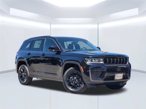 New 2026 Jeep Grand Cherokee Altitude AWD/4WD image 1