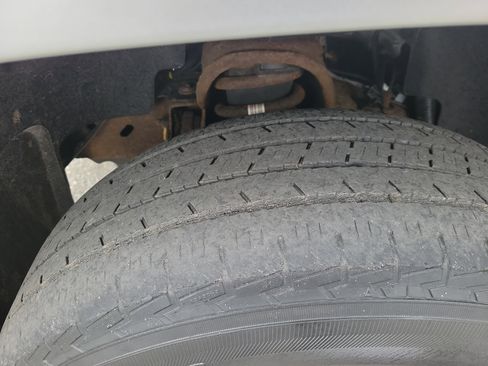 Used 2013 GMC Yukon SLE AWD/4WD image 13