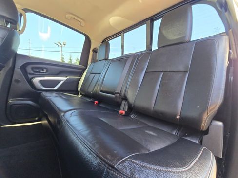 Used 2017 Nissan Titan SL w/ SL Towing Convenience Package AWD/4WD image 17