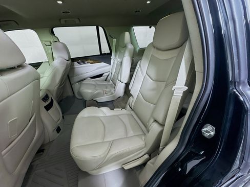 Used 2018 Cadillac Escalade 2WD image 28